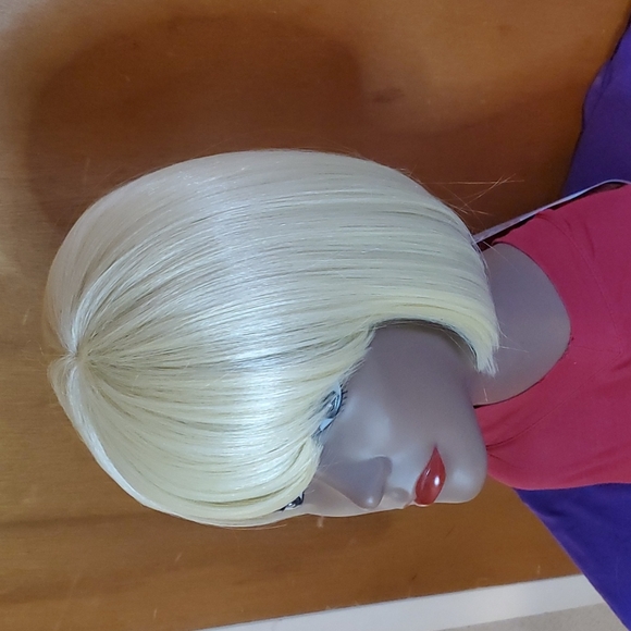 Short Blonde Bob Wig With Bang - Picture 3 of 4